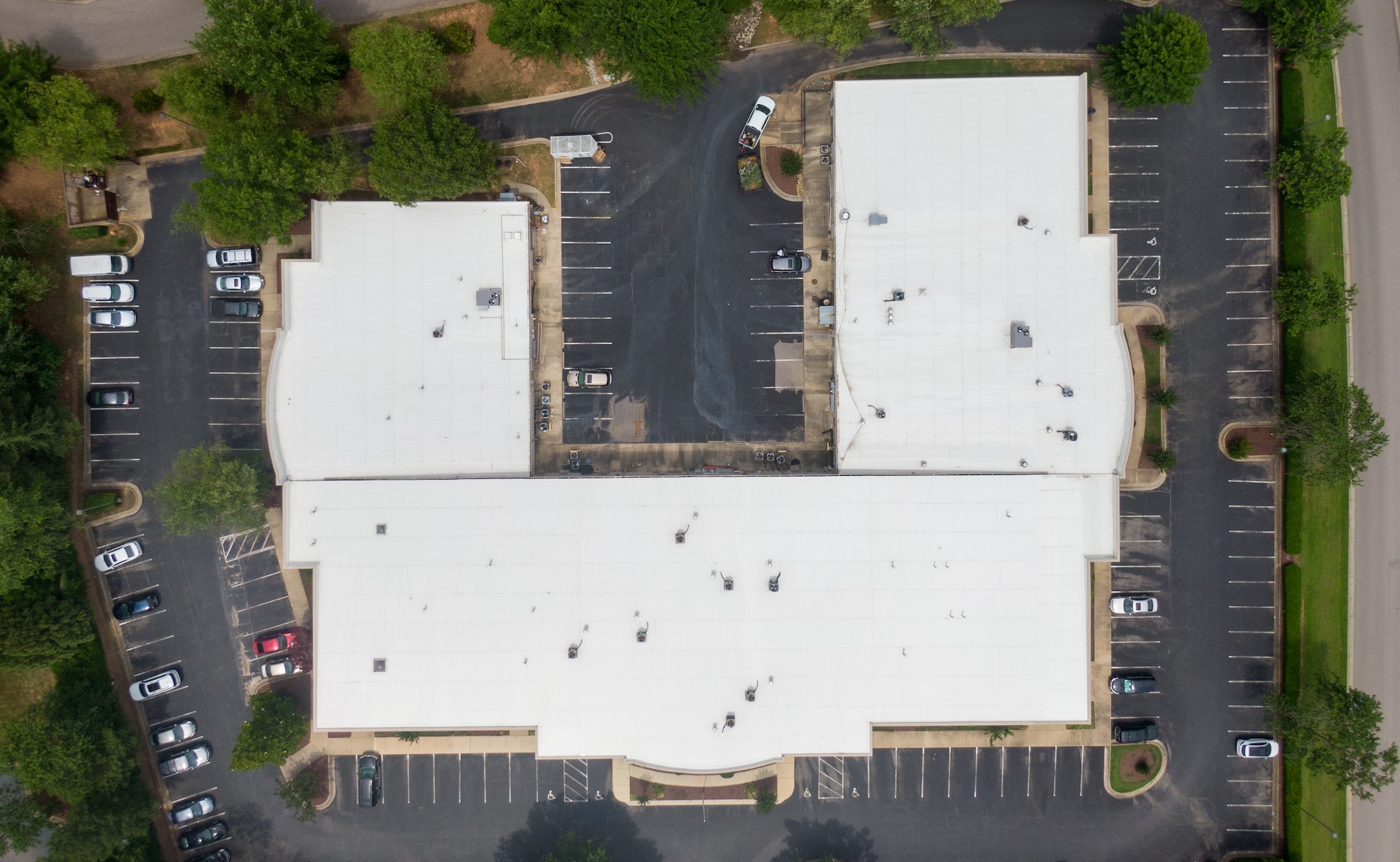 Flat Commercial TPO Roofs: Sunny, No People, Industrial