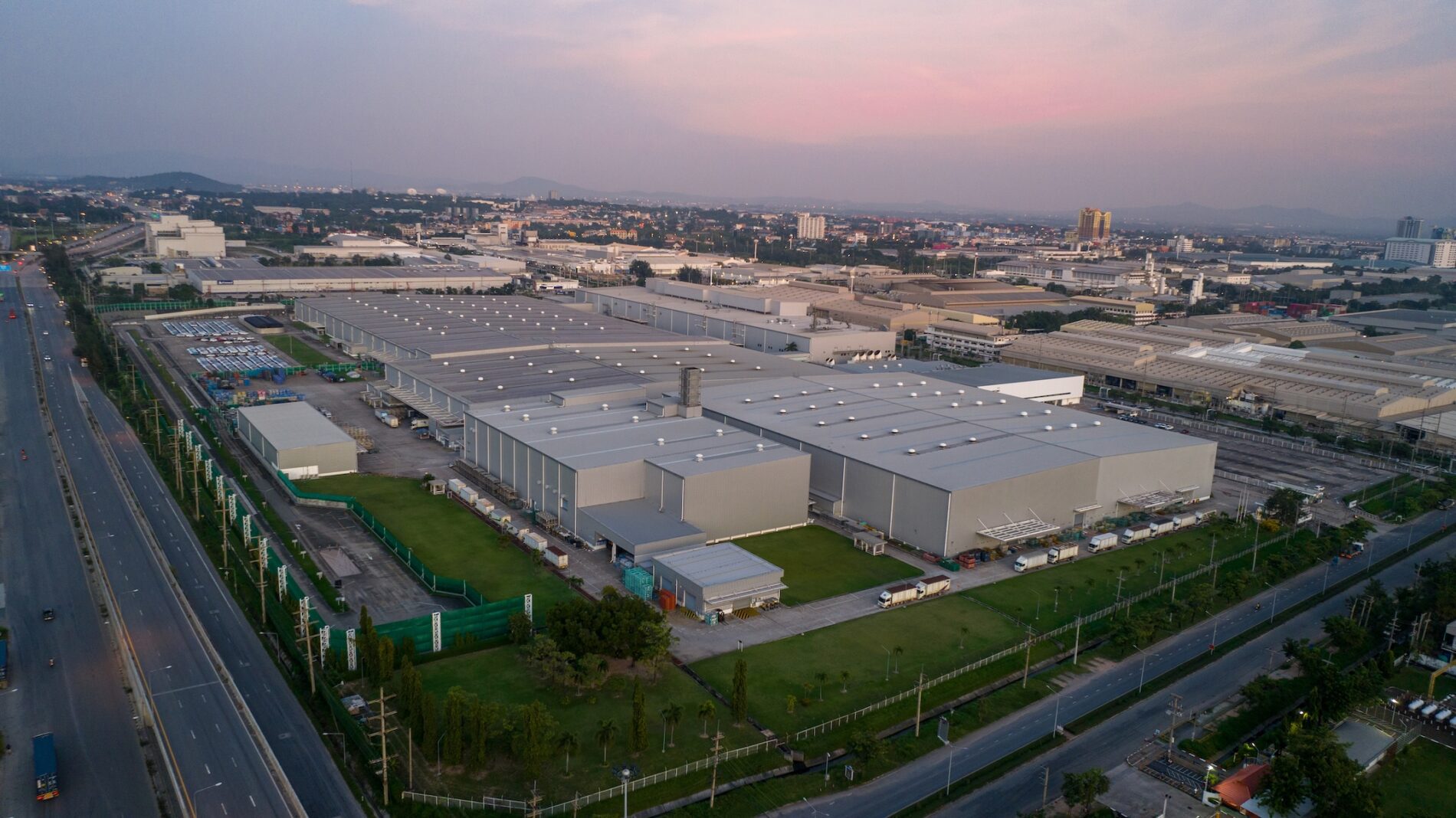 new-business-with-flat-roofs-scaled